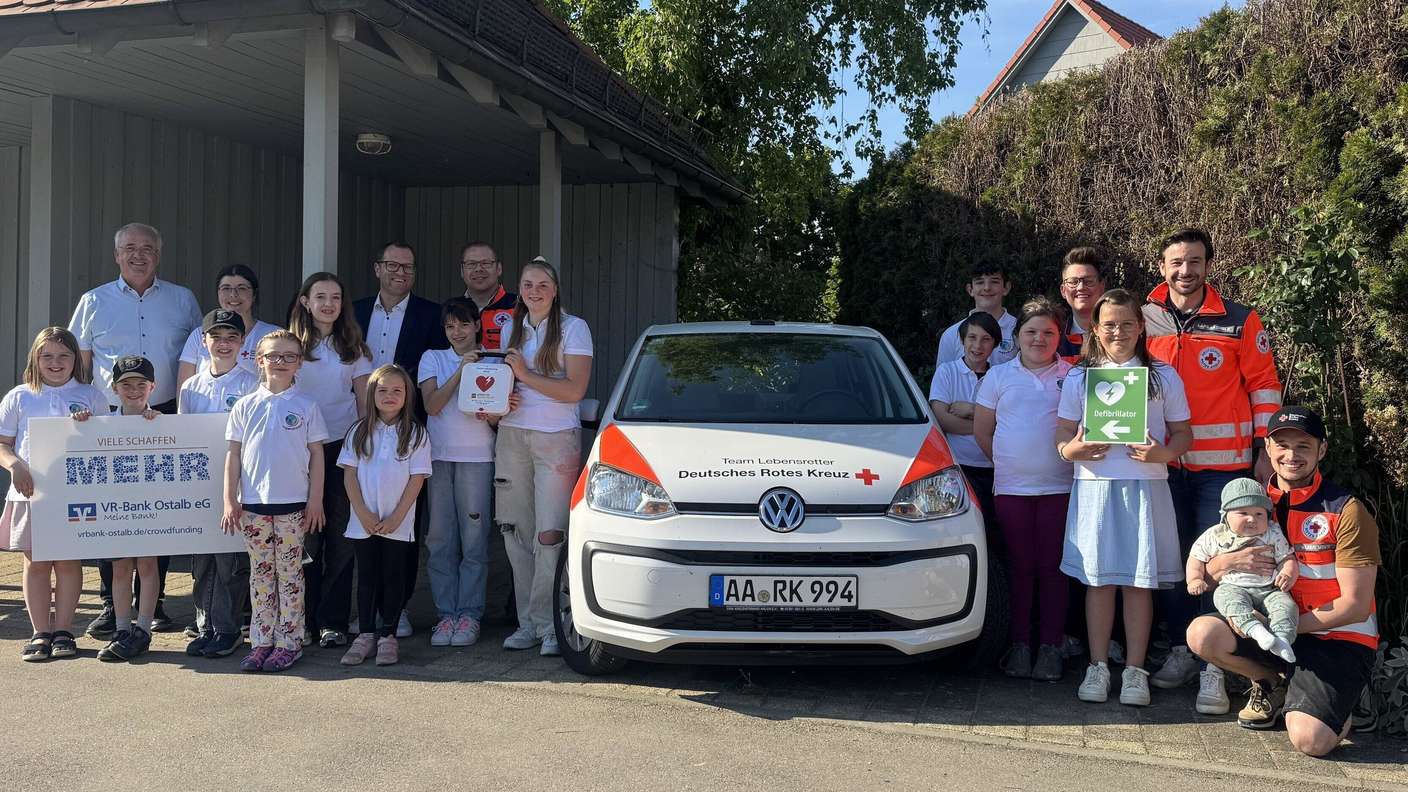 Defibrillator-Standort an der Bushaltestelle im unteren Dorf gegenüber der Rose
