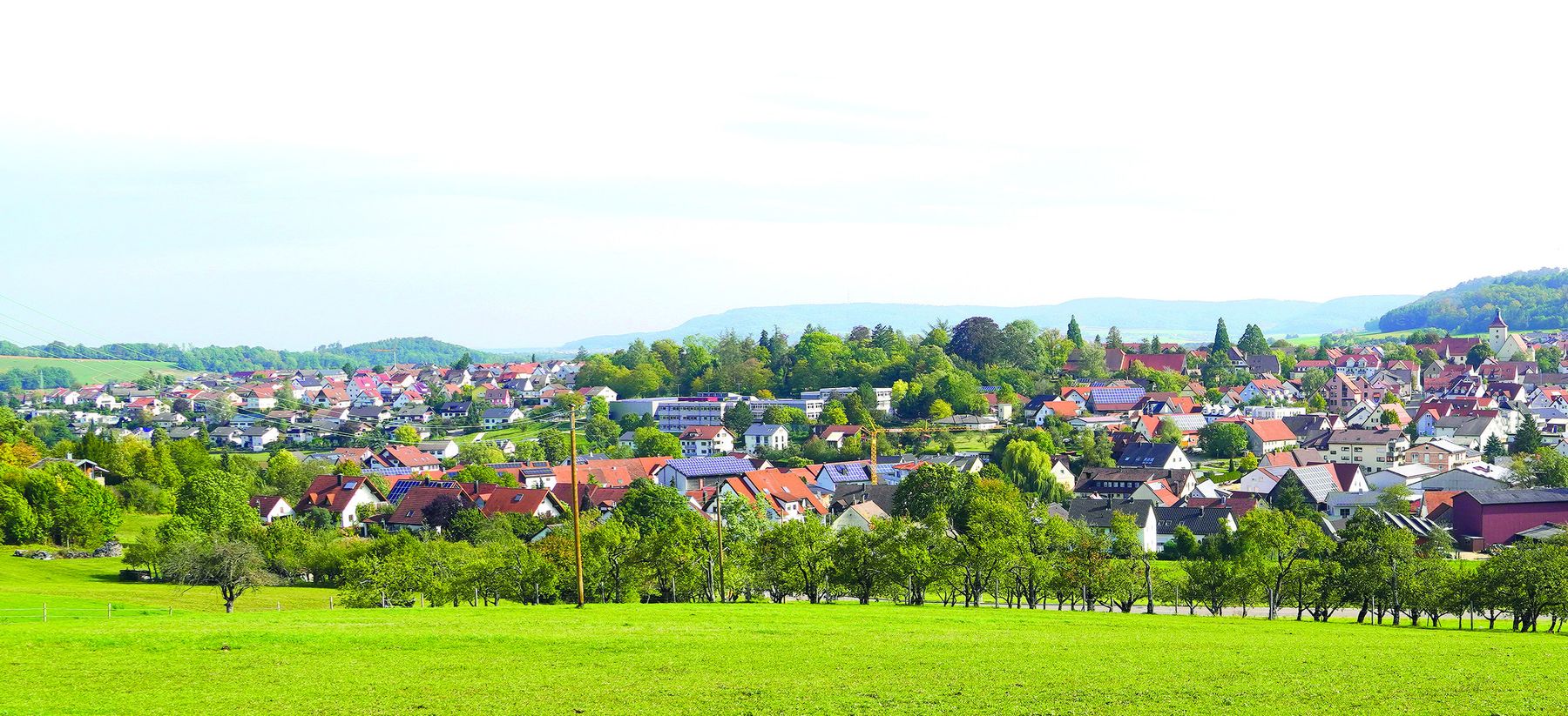 Panoramablick auf Essingen und die umliegende Landschaft.